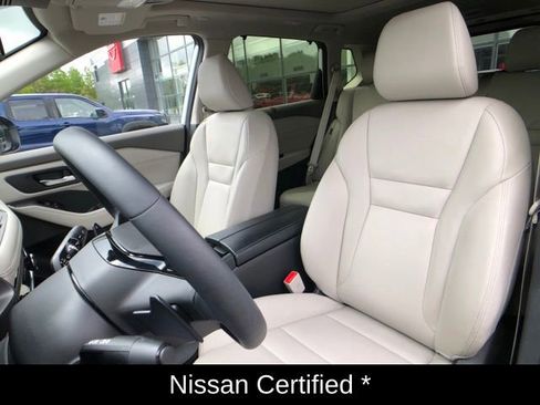 Certified 2025 Nissan Rogue SL w/ SL Premium Package AWD/4WD image 12