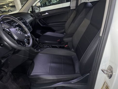 Used 2021 Volkswagen Tiguan SE w/ Panoramic Sunroof Package image 2