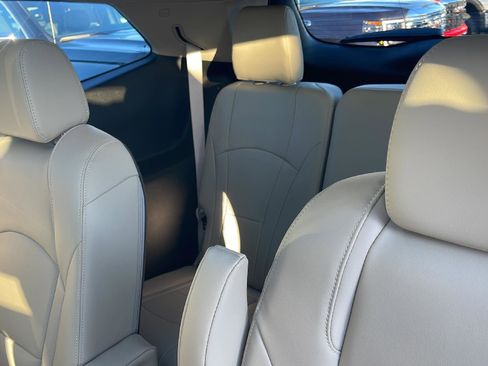 Used 2020 Buick Enclave Premium w/ Sun and Sites Package image 7