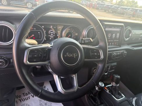 Used 2018 Jeep Wrangler Unlimited Sahara AWD/4WD image 12