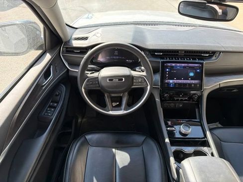 Used 2023 Jeep Grand Cherokee Limited AWD/4WD image 18