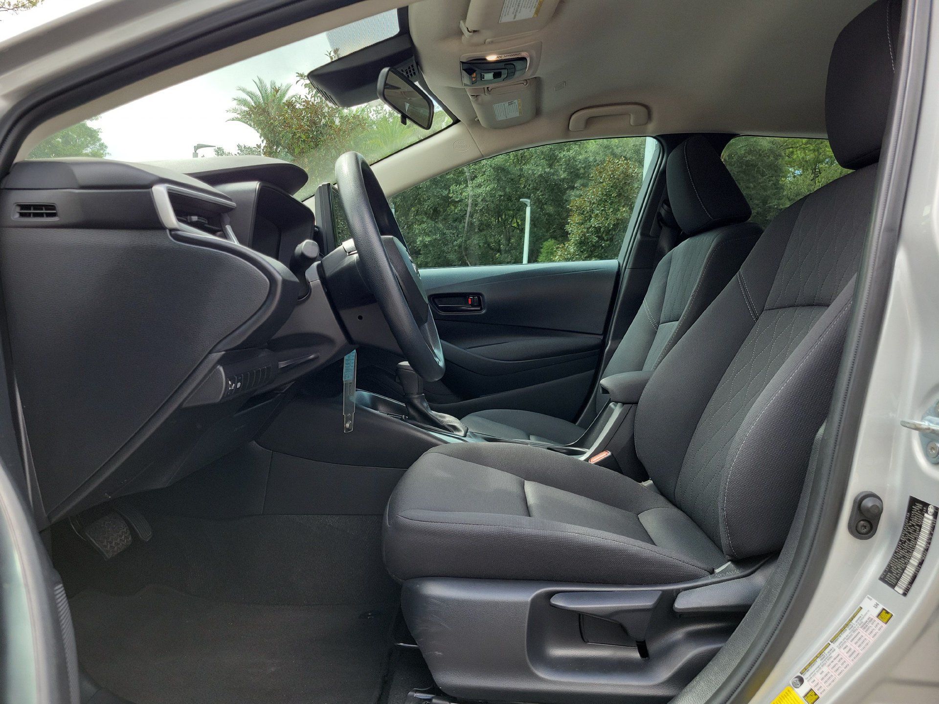 Used 2025 Toyota Corolla LE FWD image 24