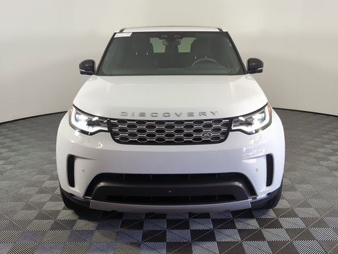 Used 2025 Land Rover Discovery S image 5