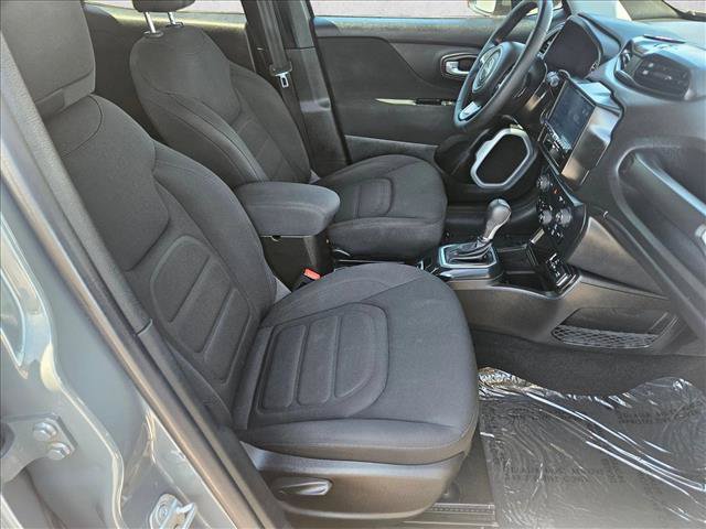 Used 2020 Jeep Renegade Latitude w/ Popular Equipment Group FWD image 19