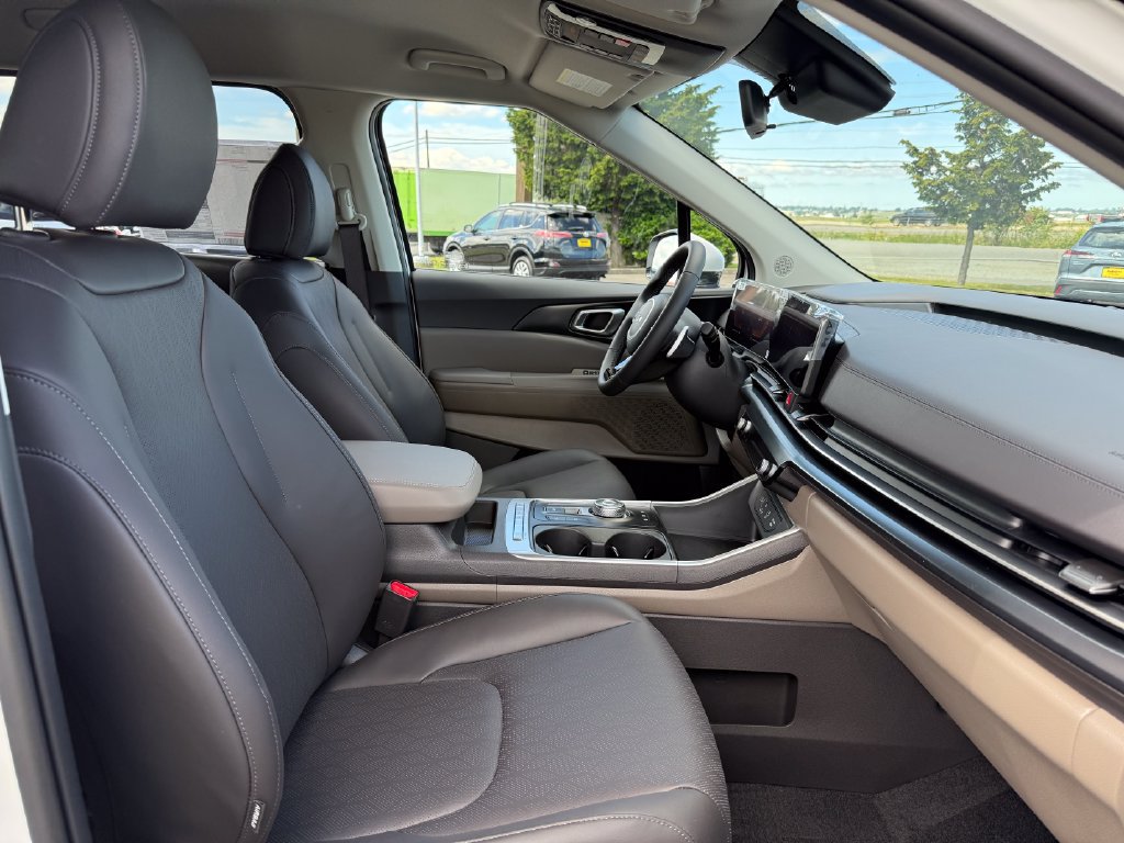 New 2026 Kia Carnival LXS FWD image 12