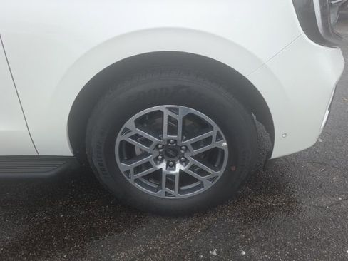 Used 2025 Ford Expedition Active image 2