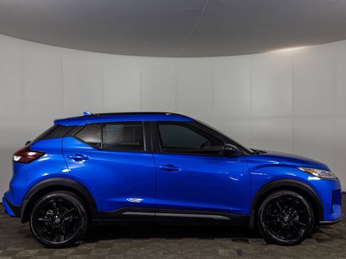 Used 2023 Nissan Kicks SR FWD image 11