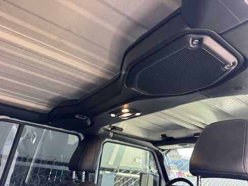 Used 2022 Jeep Wrangler Unlimited Sahara AWD/4WD image 5