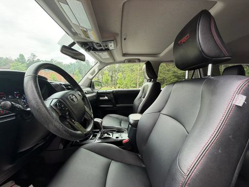 Used 2017 Toyota 4Runner TRD Off-Road Premium AWD/4WD image 13