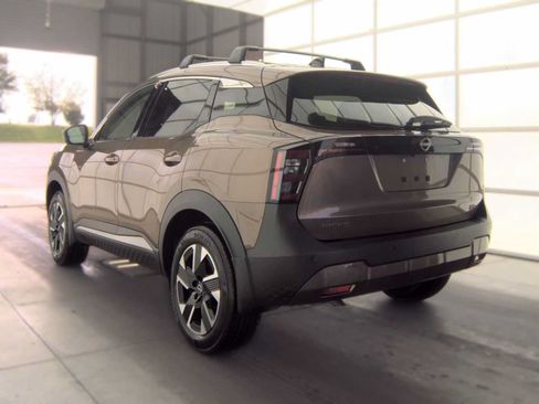 Used 2026 Nissan Kicks SR FWD image 5