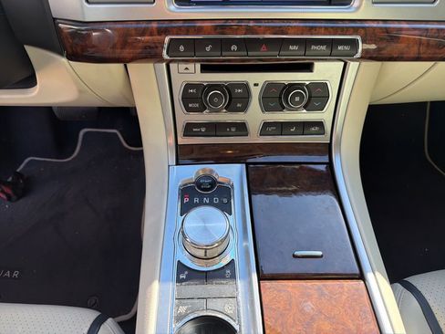 Used 2013 Jaguar XF 3.0 image 9