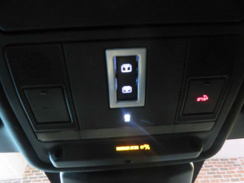 Used 2020 Land Rover Range Rover Evoque SE image 43