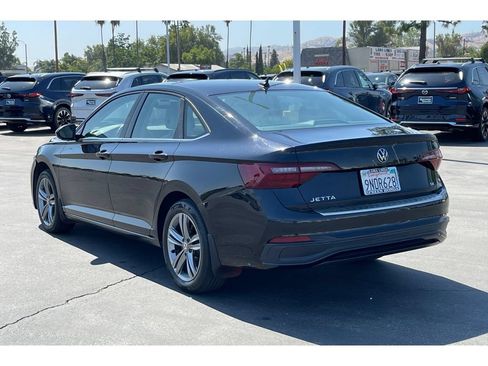 Used 2023 Volkswagen Jetta SE FWD image 2
