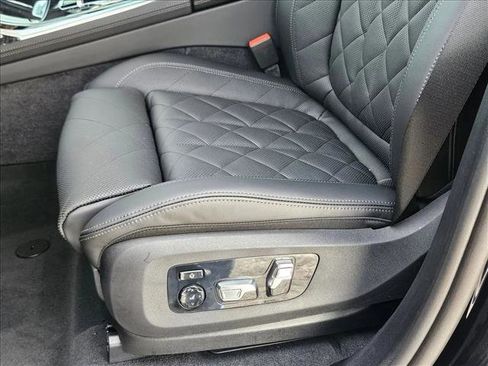 Used 2026 BMW X7 xDrive40i w/ M Sport Package image 4