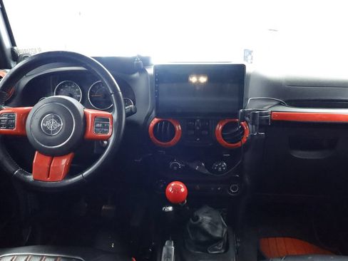 Used 2013 Jeep Wrangler Unlimited Sahara w/ Dual Top Group AWD/4WD image 18