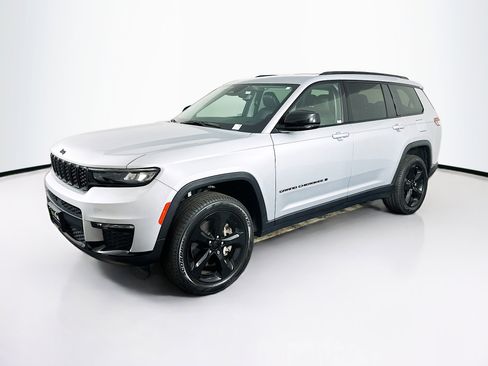 Used 2023 Jeep Grand Cherokee L Limited w/ Black Appearance Package image 3