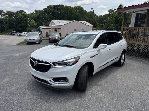 Used 2019 Buick Enclave Essence FWD image 3