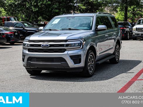 Used 2024 Ford Expedition XLT RWD image 3