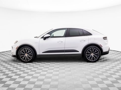 Certified 2025 Porsche Macan Electric image 2