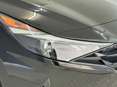 Used 2023 Hyundai Elantra SEL FWD image 12
