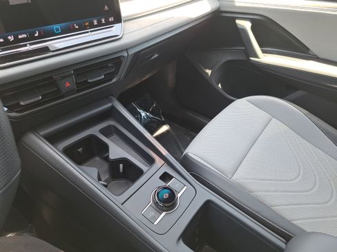 Used 2025 Volkswagen Tiguan SE R-Line AWD/4WD image 24
