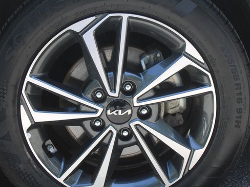Certified 2024 Kia Forte LXS FWD image 16