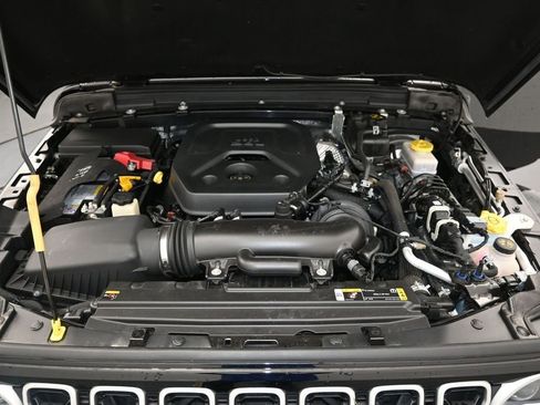 Used 2025 Jeep Wrangler Unlimited Sahara AWD/4WD image 12