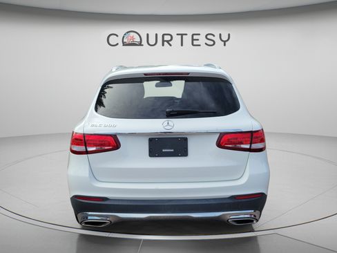 Used 2019 Mercedes-Benz GLC 300 image 4
