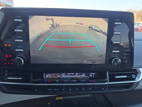 Used 2022 Toyota Sienna XLE image 22