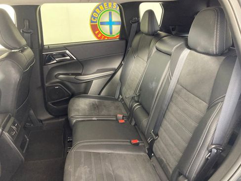 Used 2025 Mitsubishi Outlander SE AWD/4WD image 17