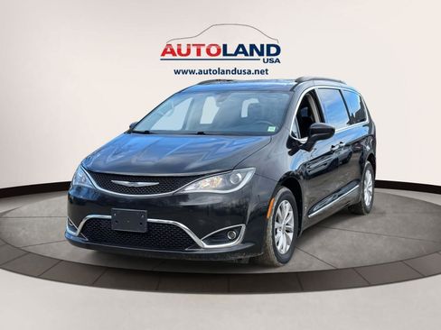 Used 2017 Chrysler Pacifica Touring-L image 1