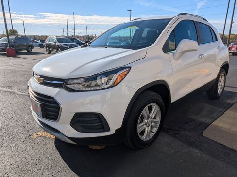 Used 2020 Chevrolet Trax LT w/ LT Convenience Package image 4
