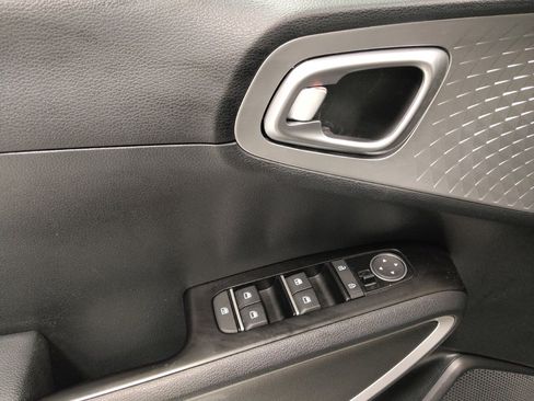 Used 2023 Kia Soul LX w/ LX Technology Package image 27