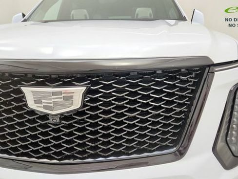 Used 2026 Cadillac Escalade Platinum Sport w/ LPO, ONYX Package AWD/4WD image 23
