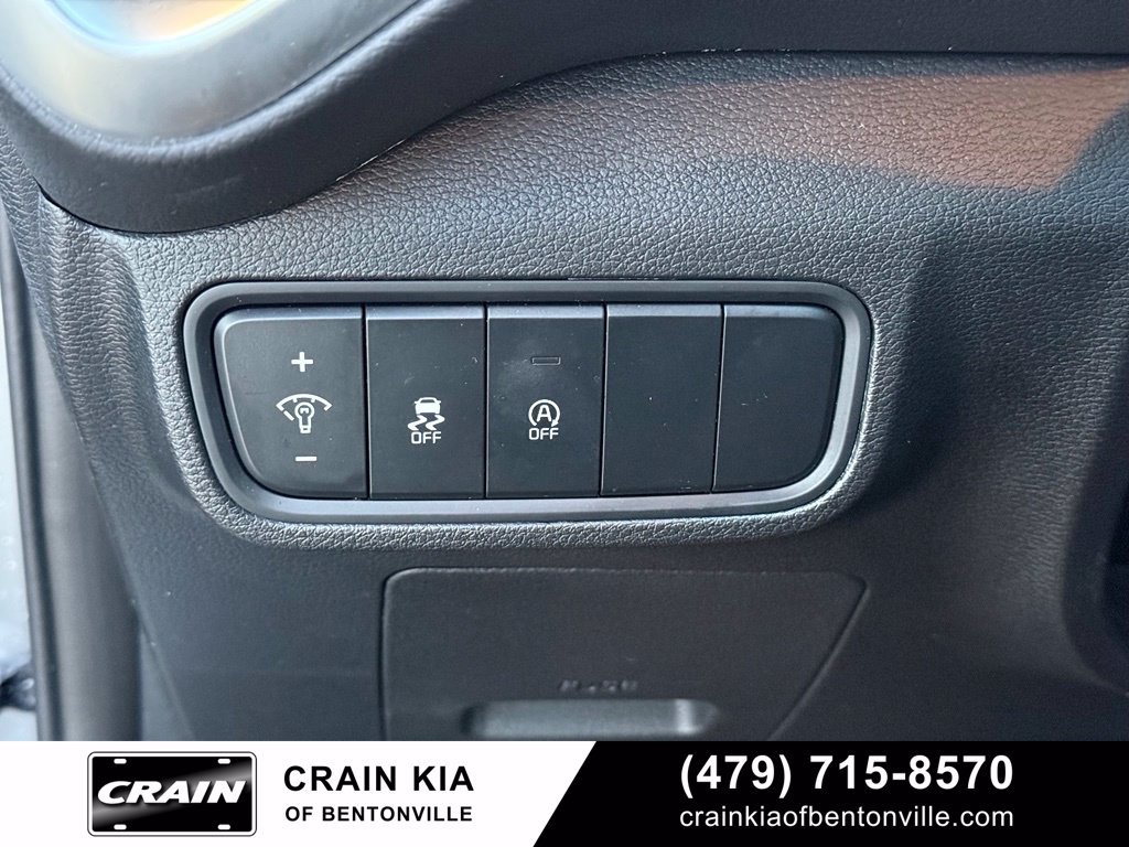 Used 2025 Kia Soul LX w/ LX Technology Package FWD image 12
