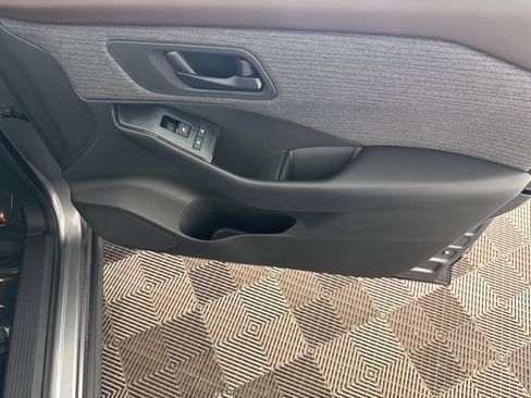 Used 2023 Nissan Rogue S image 19