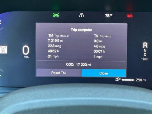 Certified 2024 Volvo XC40 B5 Plus w/ Protection Package Premier AWD/4WD image 30
