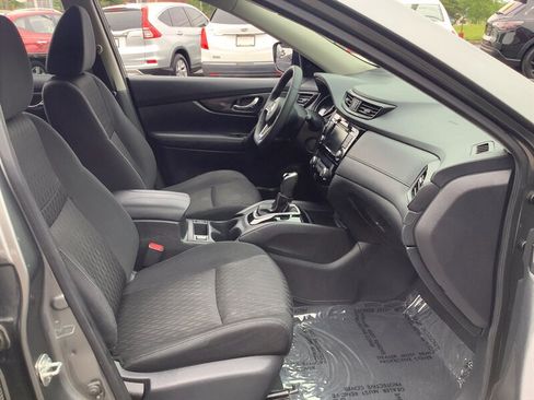 Used 2018 Nissan Rogue SV AWD/4WD image 16