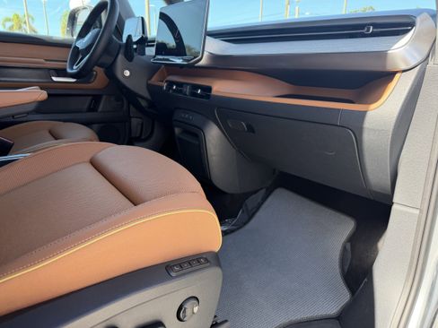 New 2025 Volkswagen ID. Buzz Pro S image 12