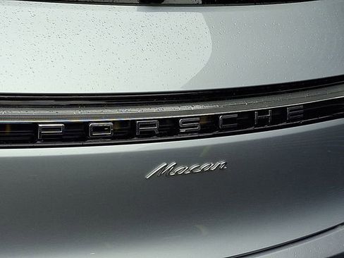 Certified 2023 Porsche Macan image 32