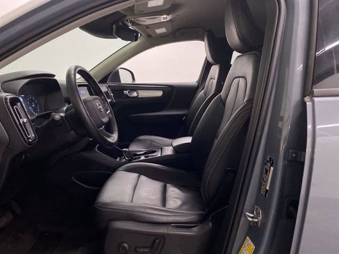 Used 2020 Volvo XC40 T5 Momentum w/ Protection Package Premier image 15