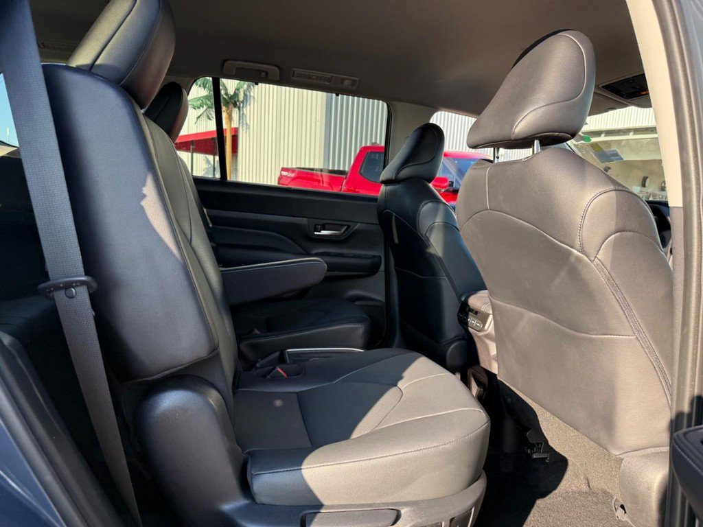 Certified 2025 Toyota Grand Highlander AWD image 13