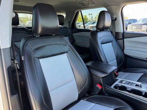 Used 2023 Ford Explorer XLT w/ Equipment Group 202A image 20