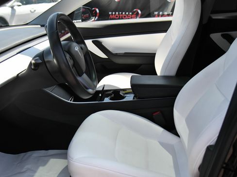 Used 2018 Tesla Model 3 Long Range image 17