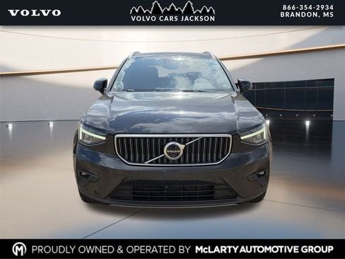 Used 2024 Volvo XC40 B5 Plus image 2