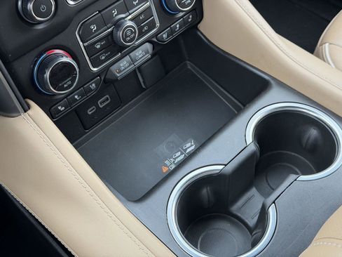 Used 2024 Chevrolet Suburban Premier image 12