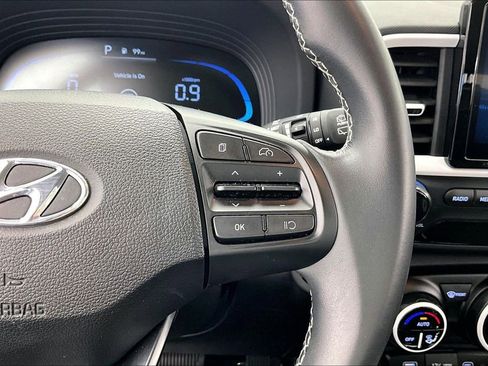 Used 2024 Hyundai Venue Limited FWD image 19
