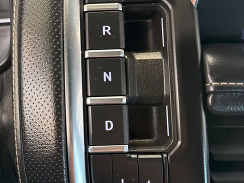 Used 2021 GMC Yukon SLT w/ SLT Premium Package image 8