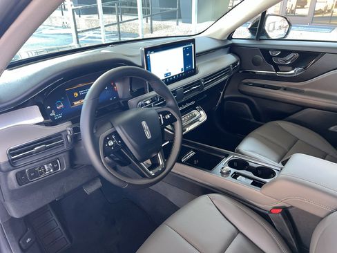 New 2026 Lincoln Corsair Premiere image 8