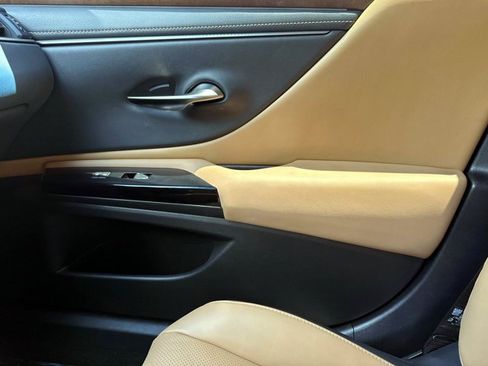 Used 2025 Lexus ES 300h w/ Premium Package FWD image 22